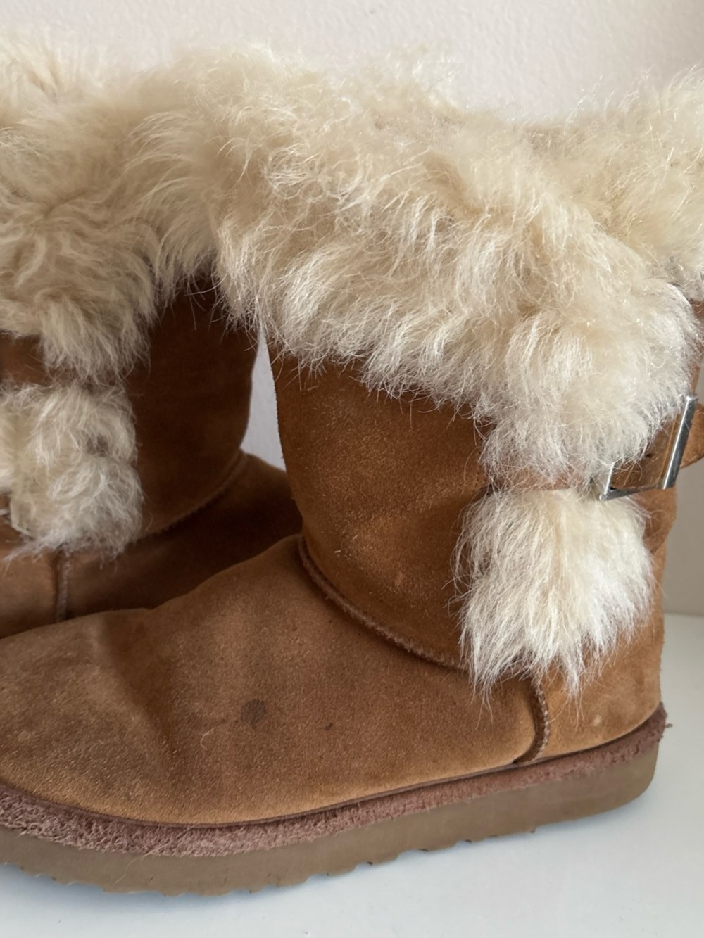 UGG Chestnut Suede Shearling Short Boots with Cream Fur Trim 7 USA